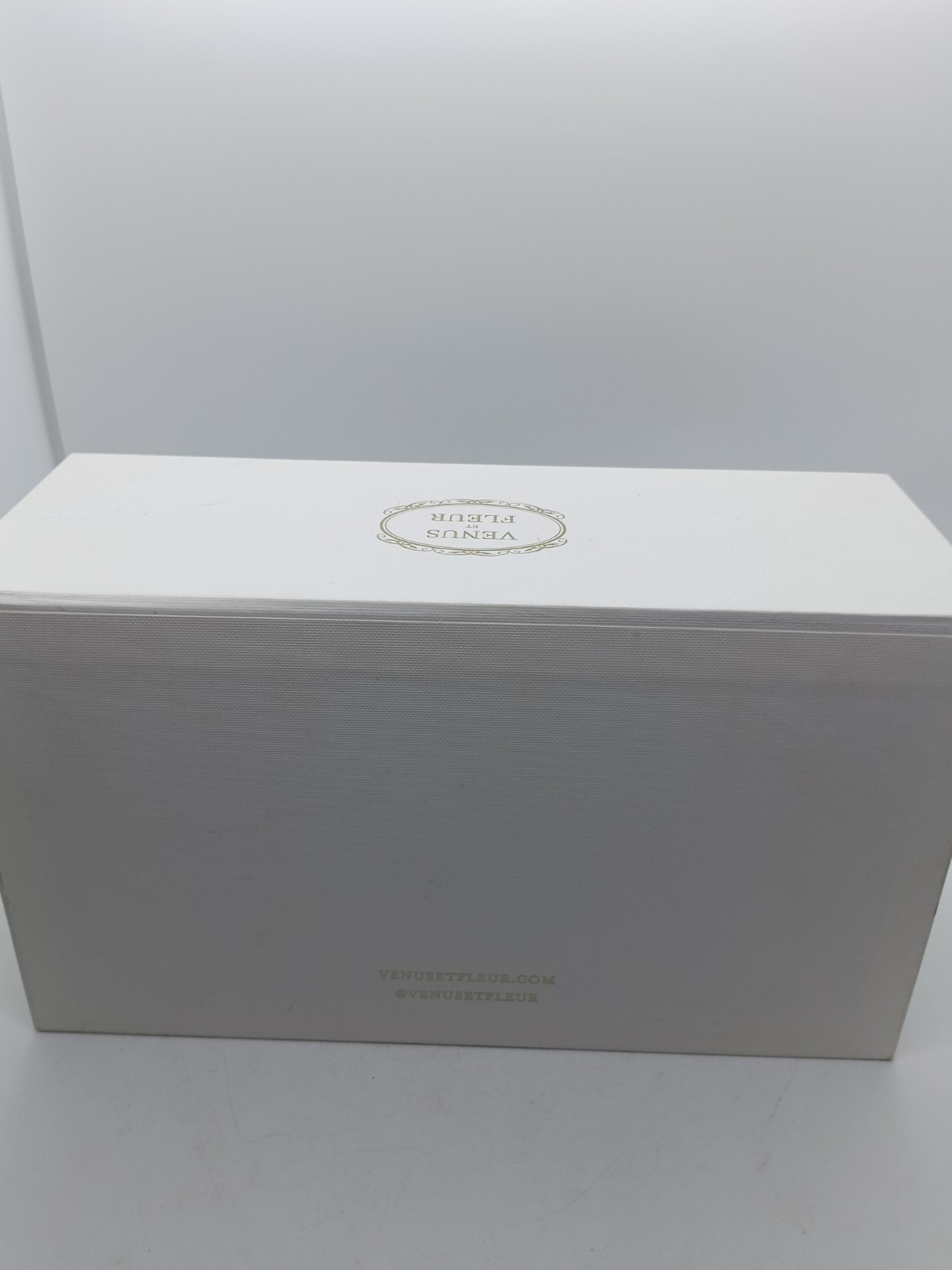 Venus et Fleur box Rose Box – Eternity Roses & Candle