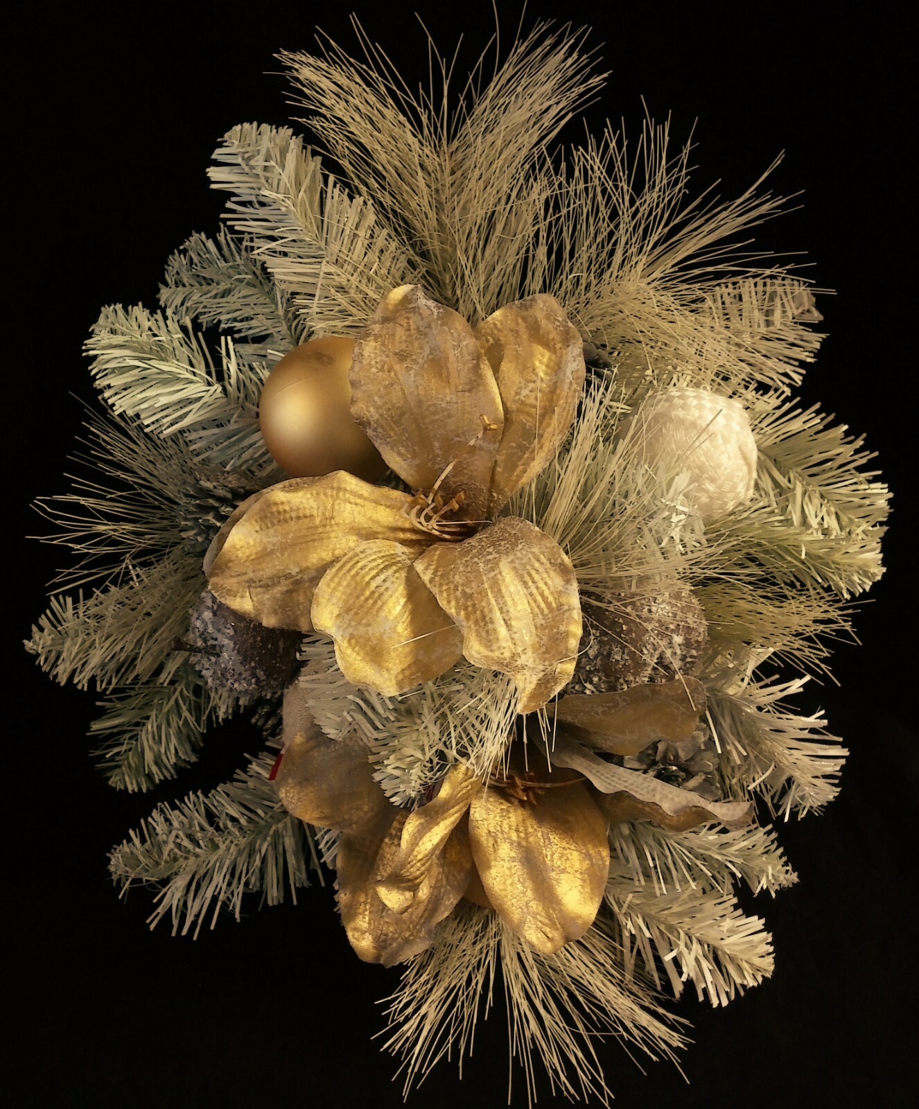 NWT Christmas Flower Arrangement-Beige, White, Gold & Gray-Flat Container-21’W