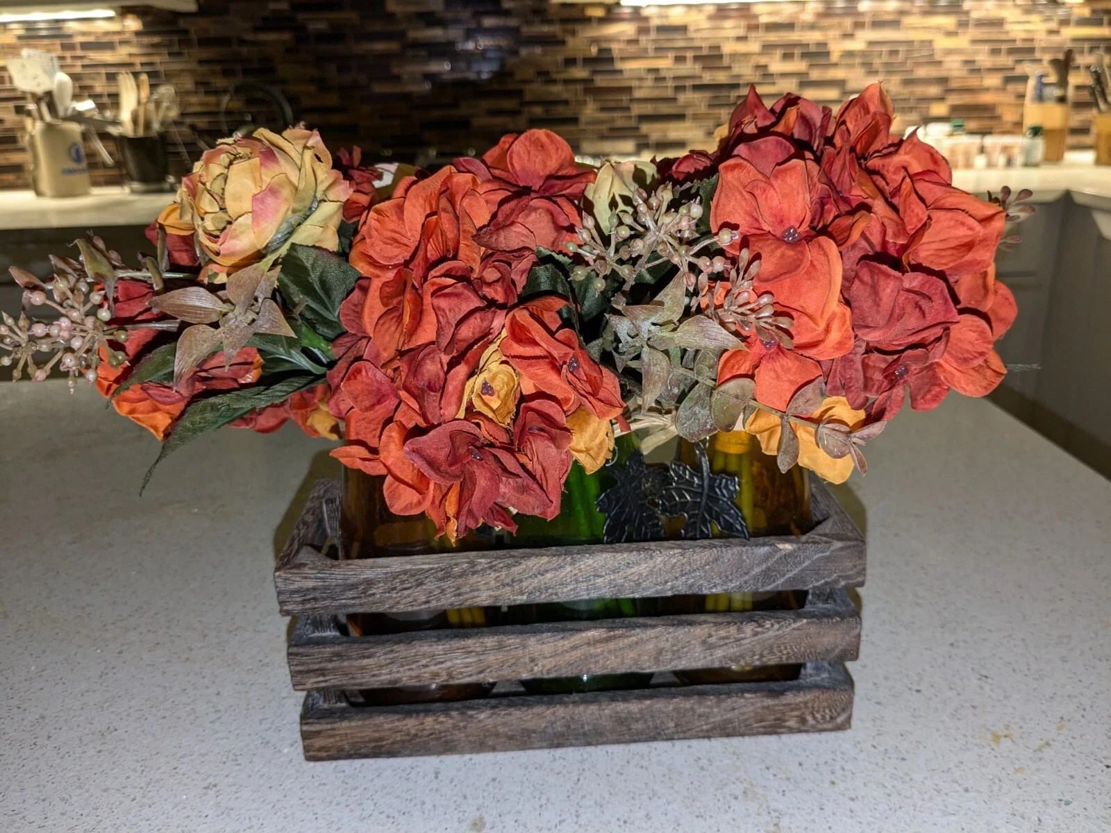 3 Vase Artificial Flowers with Medallion Arrangement in 8.5″x3″x3″ Wooden Basket
