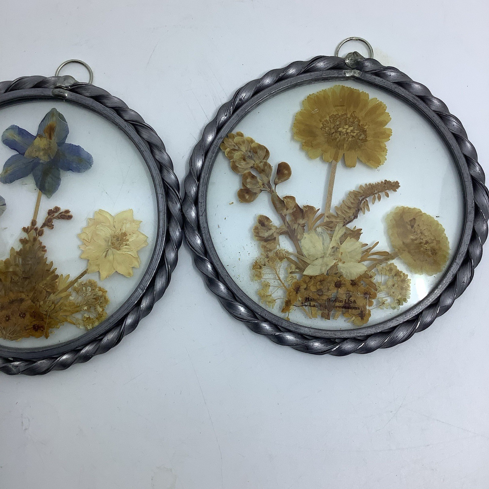 Vintage Lot Of 2 Pressed Dried Flowers Hanging Round Twisted Metal Frame 4.5”