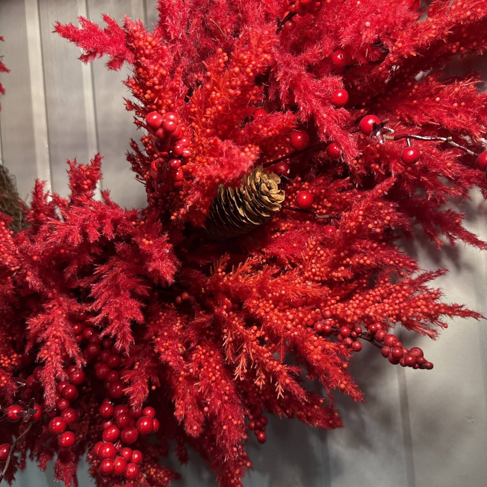 Beautiful Fluffy Red Christmas Wreath Berries Pinecones 27”