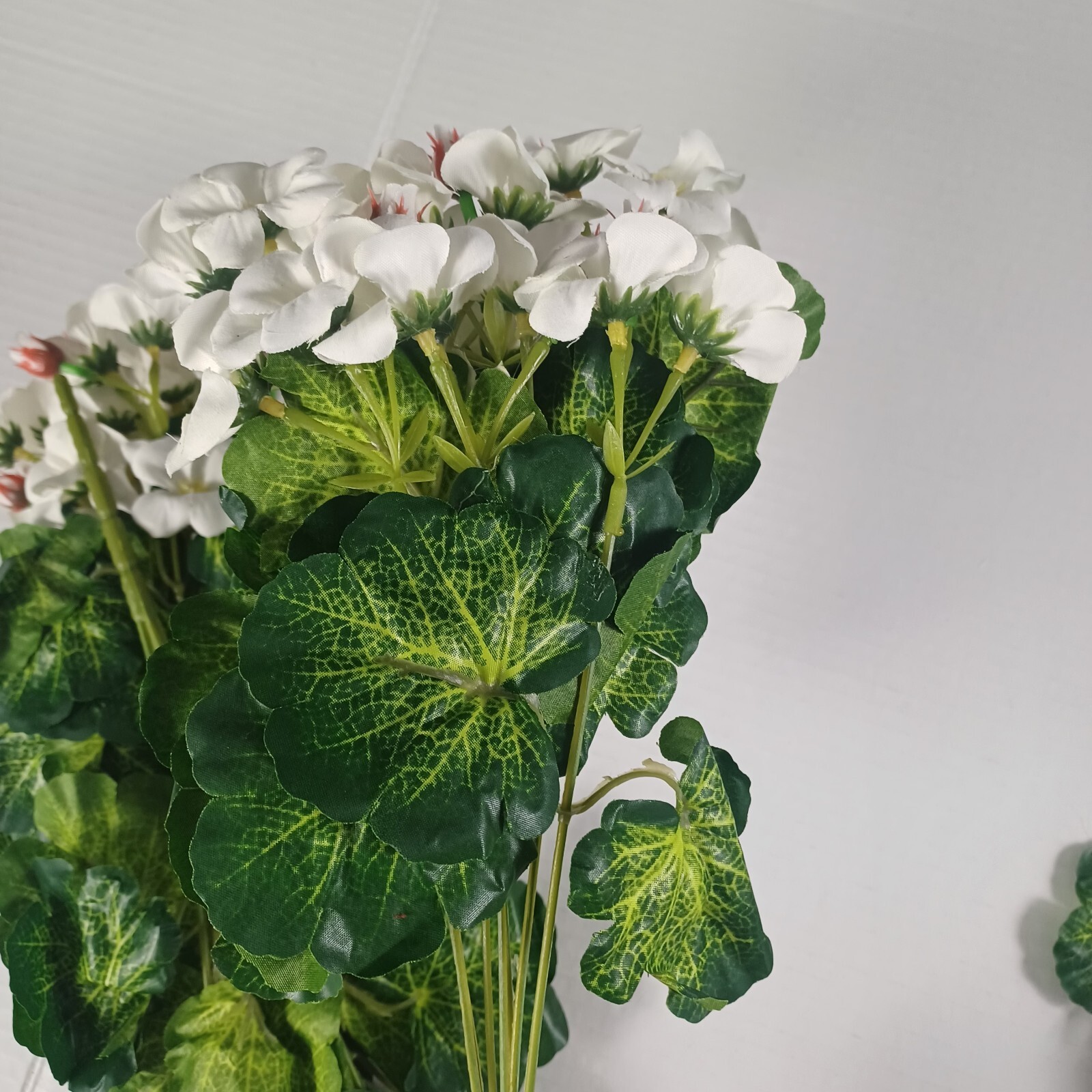 Mini Geraniums Artificial Faux Flowers -White -Set Of 4 -NEW -Floral Decoration
