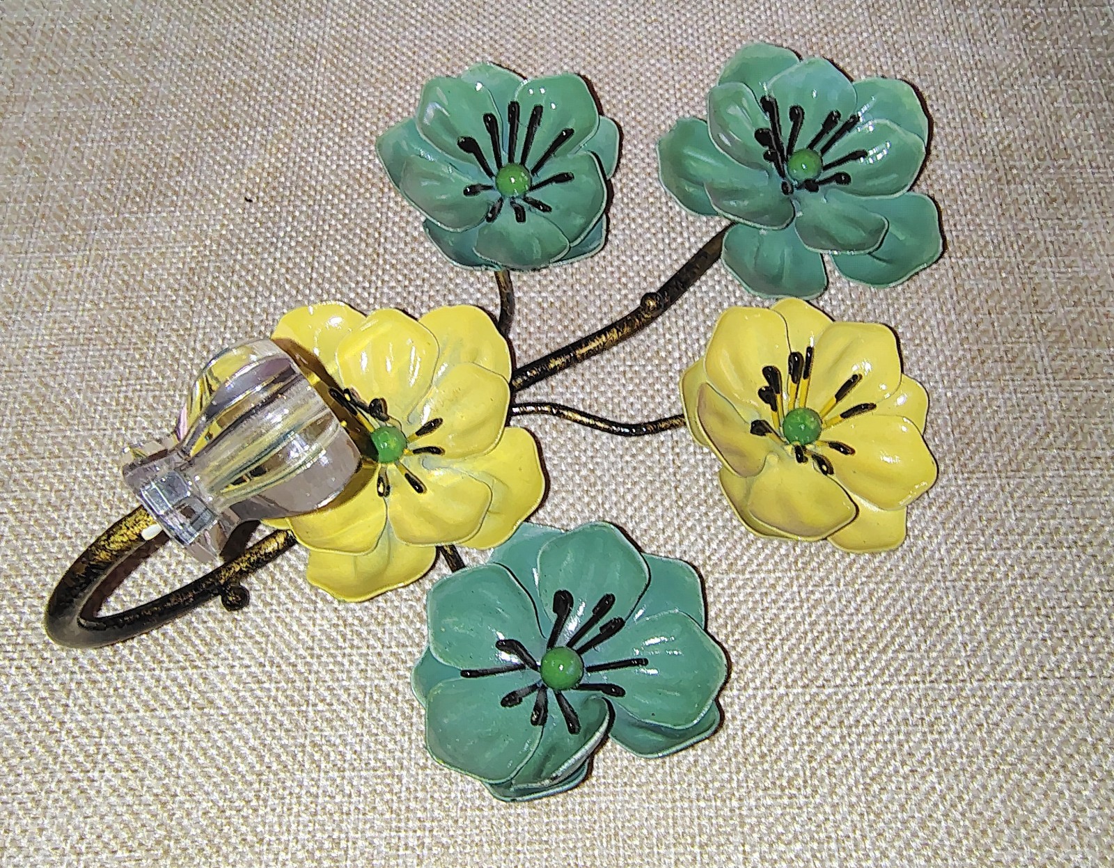 VTG Yellow/Green Metal Flower Wall Hook With Decorative Clear Plastic Knob