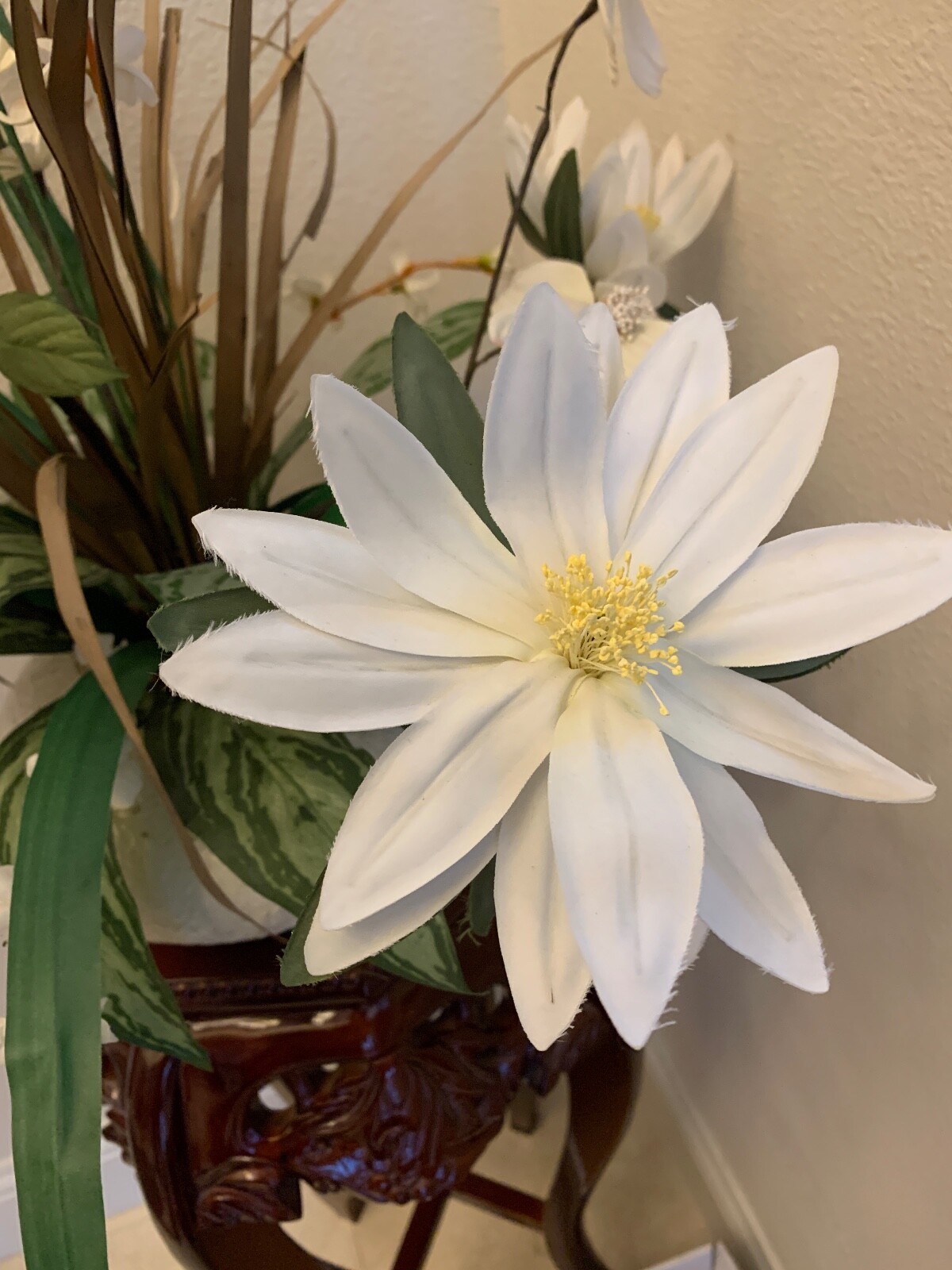 Floral Arrangement Epiphyllum Dogwood Silk flowers Tabl Centerpiece Ceramic Vase