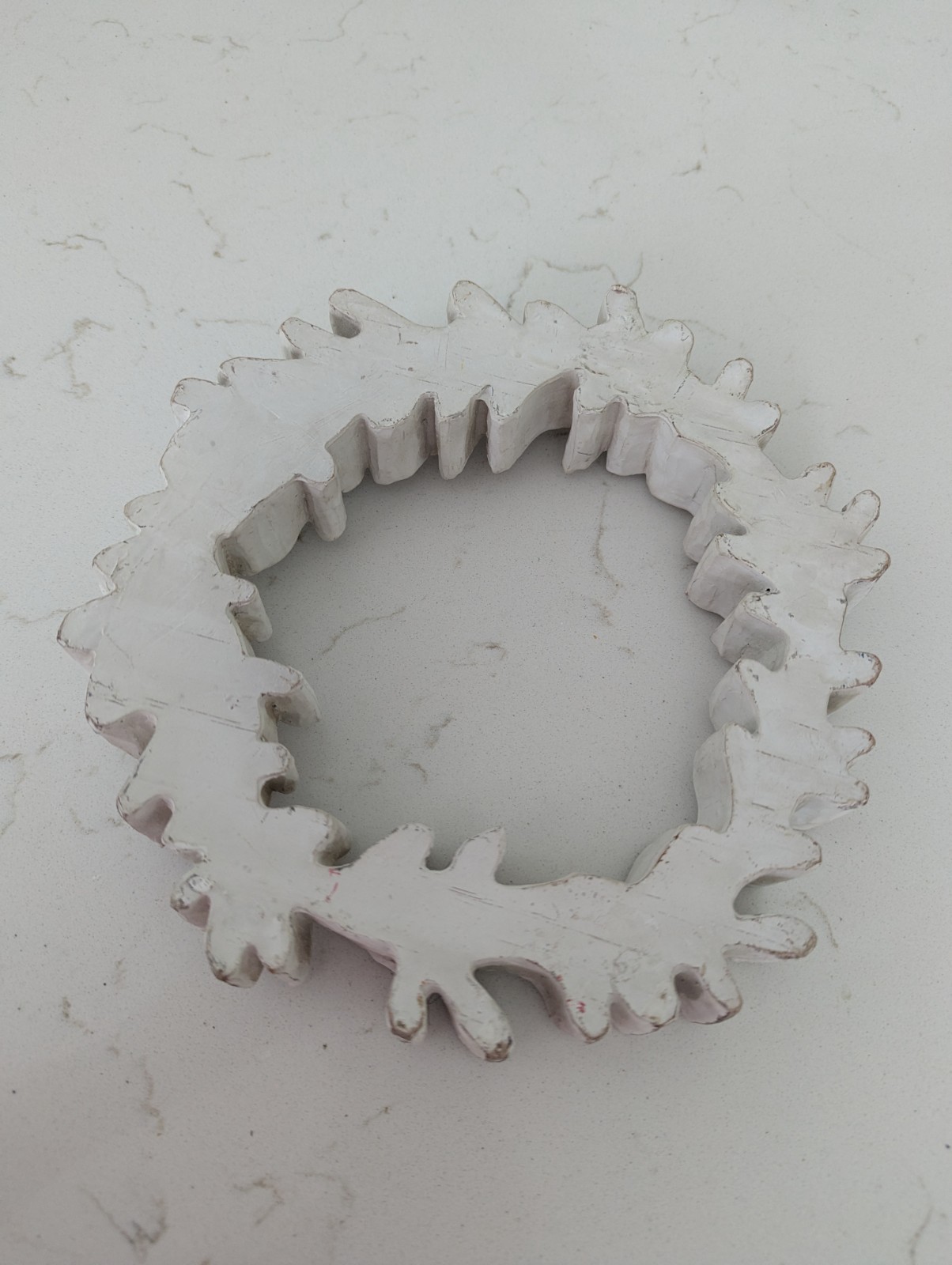 White Resin Wreath 9″ Diameter Christmas/Year-round Farmhouse Gallery Wall EUC