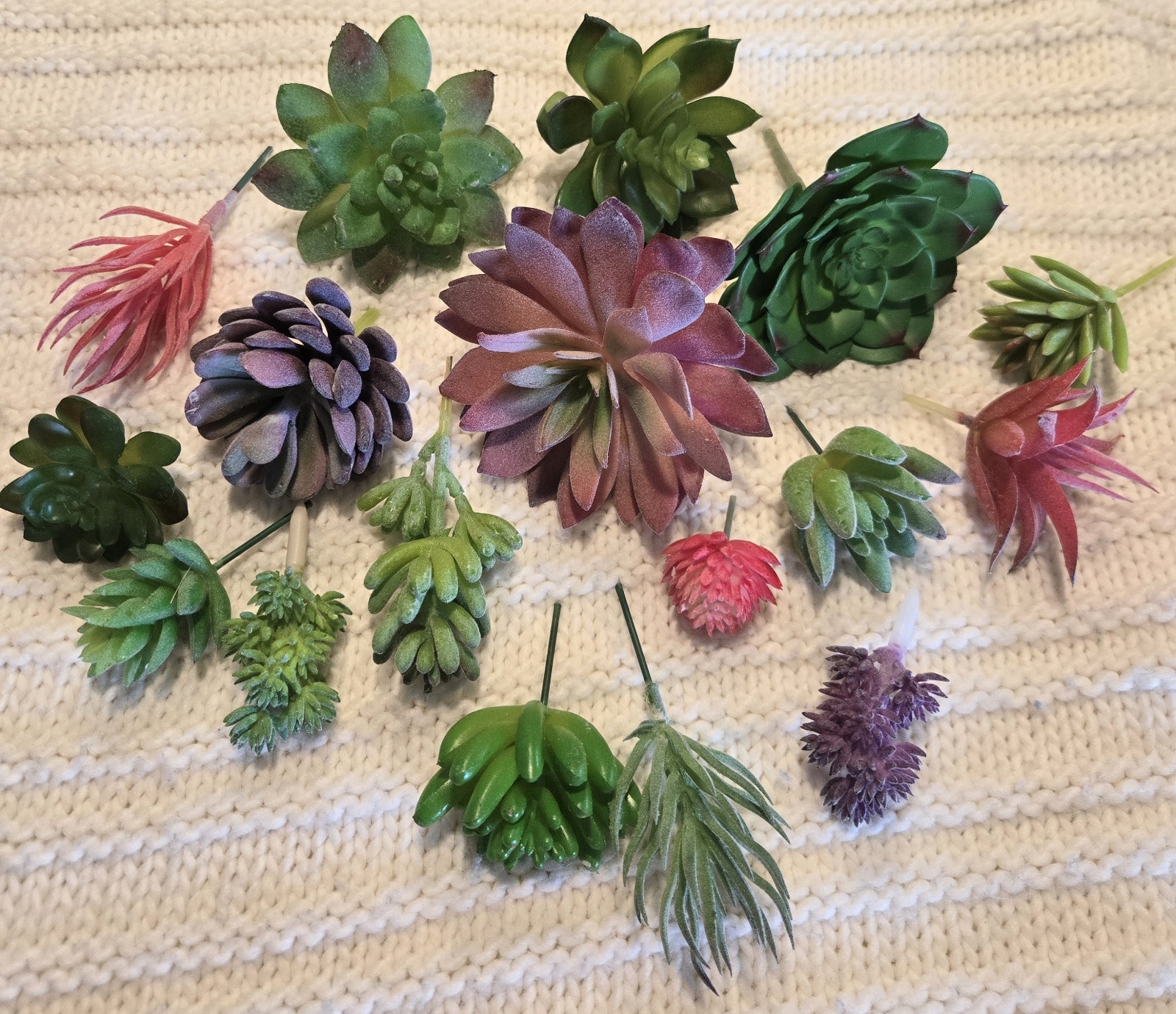 Lot of 17 Realistic Faux-Artificial Succulent Plants New