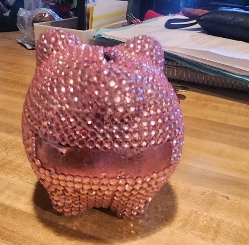 “PINKY ” FLOWER ARRANGEMENTS IN THE GOLD