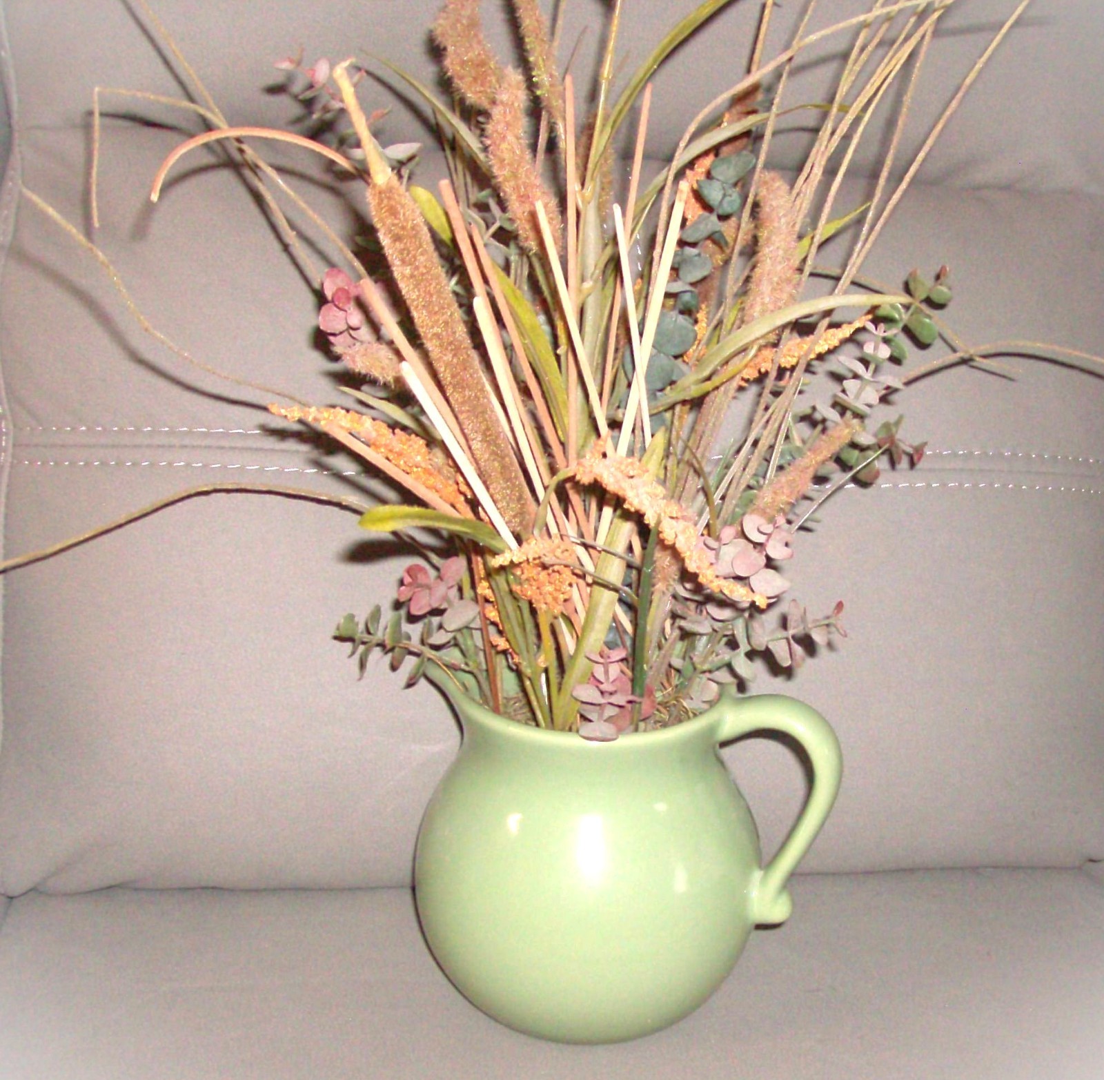 PORCELAIN POT WITH DRY ARRANGEMENT Green Pot With Handle & Variety Dry Bouquet