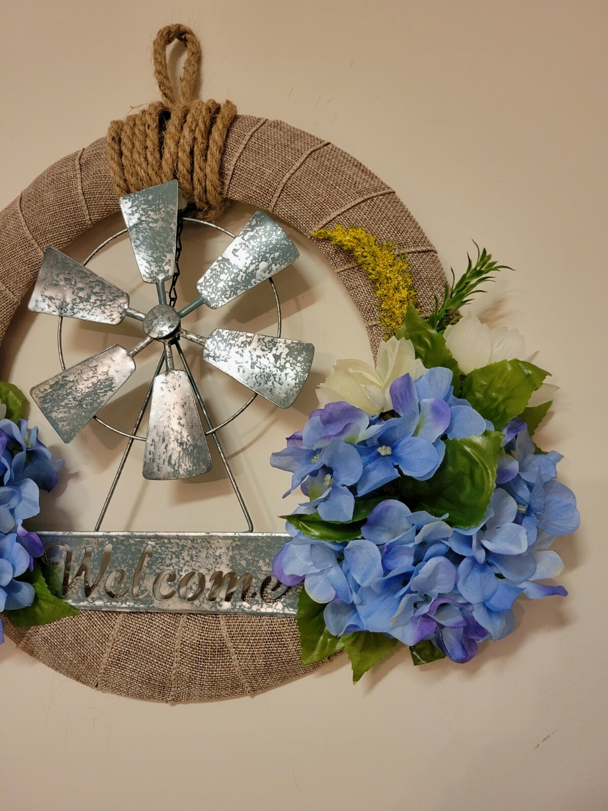 WELCOME windmill COUNTRY flowers Hydrangeas blue white burlap WREATH Rustic Door