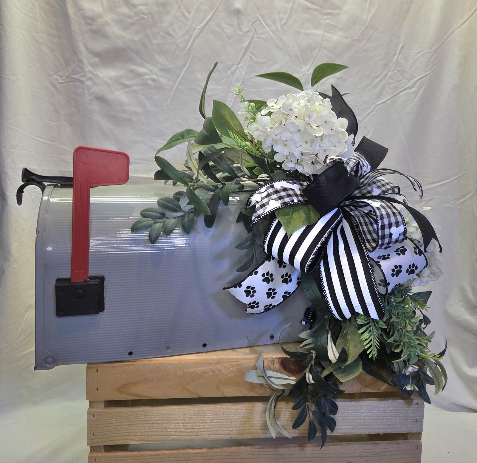 Dog Mailbox Topper