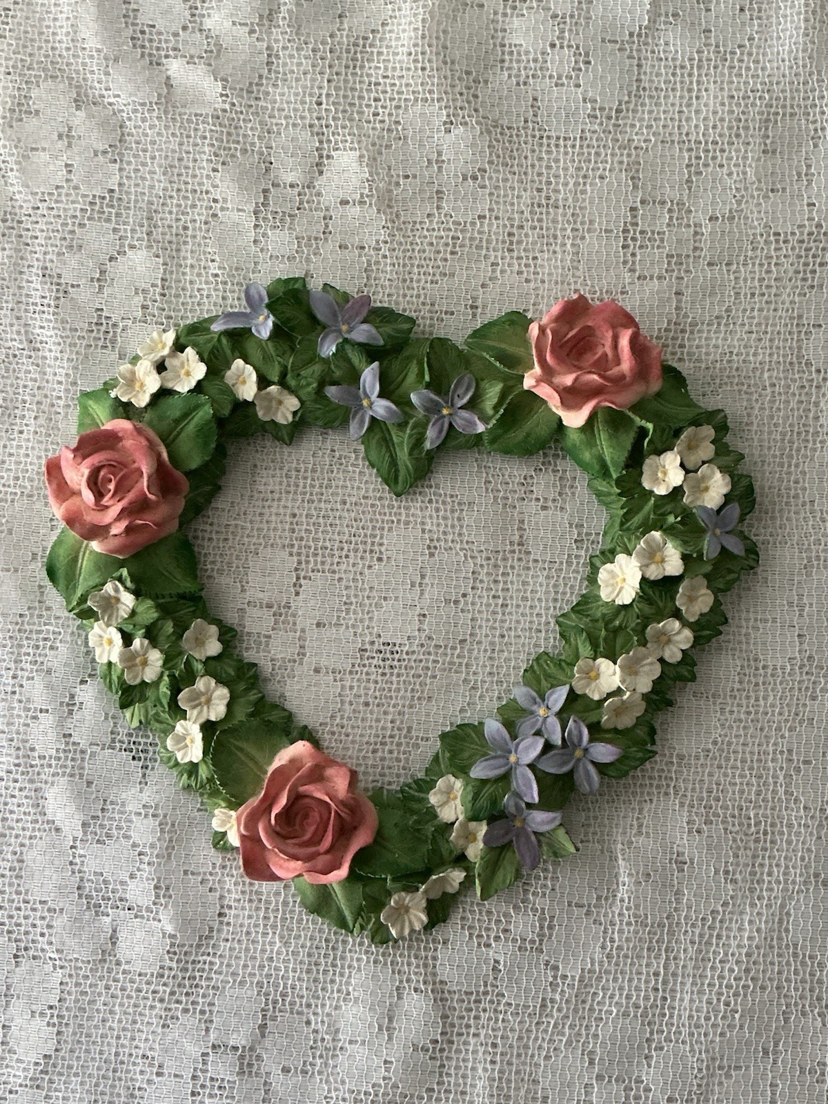 Vtg Heart Shaped Resin Wreath Wall Decor Roses Flowers Cottagecore Grandmacore