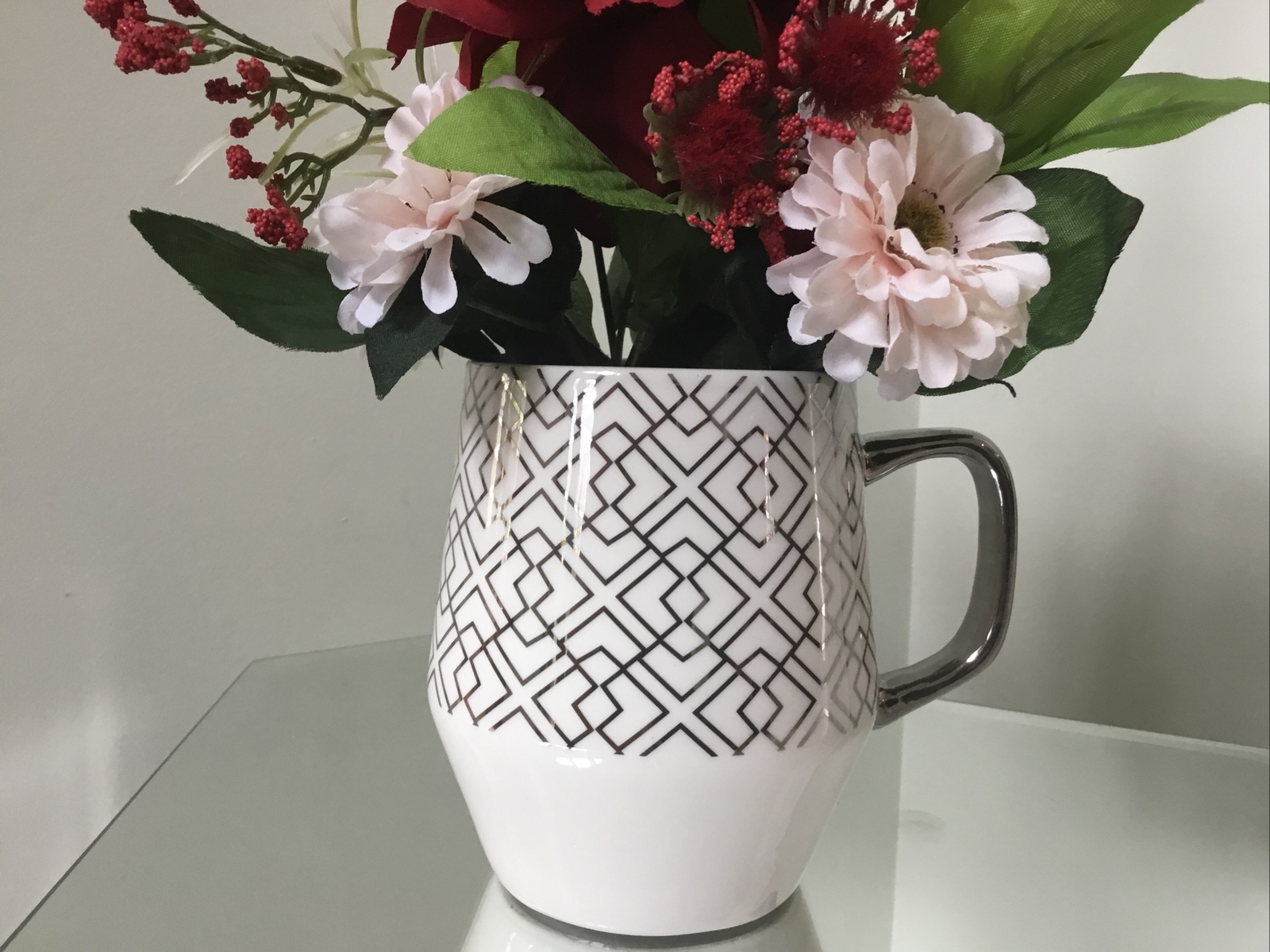 Artificial Floral ARRANGEMENT Flower white Red Decor white Vase 11 inch tall