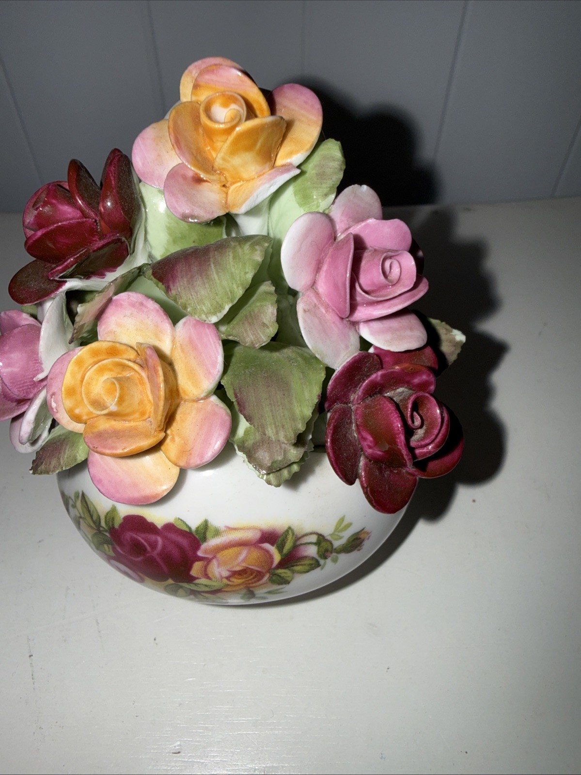 VINTAGE ROYAL ALBERT “OLD COUNTRY ROSES” BONE CHINA FLORAL ARRANGEMENT – READ