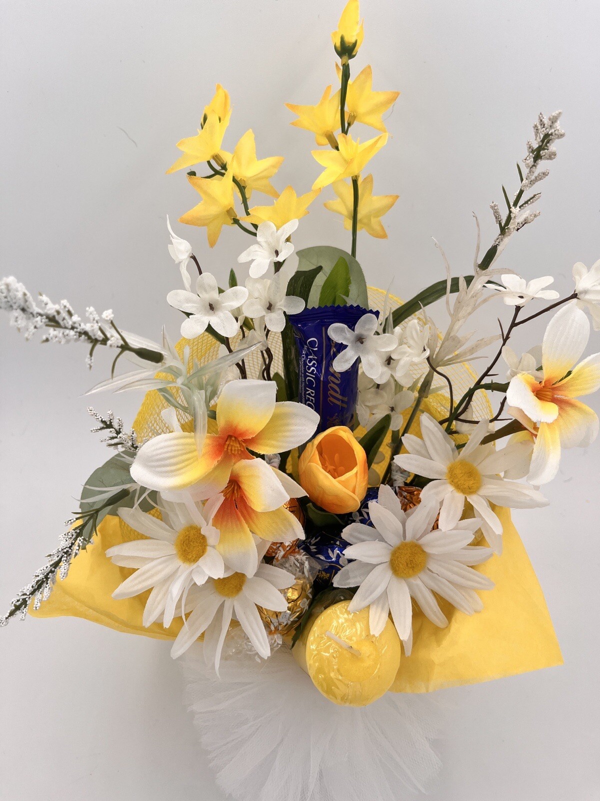 Yellow Fizz Bouquet! Lindt Lindor chocolate And Truffles with A Yankee Candle