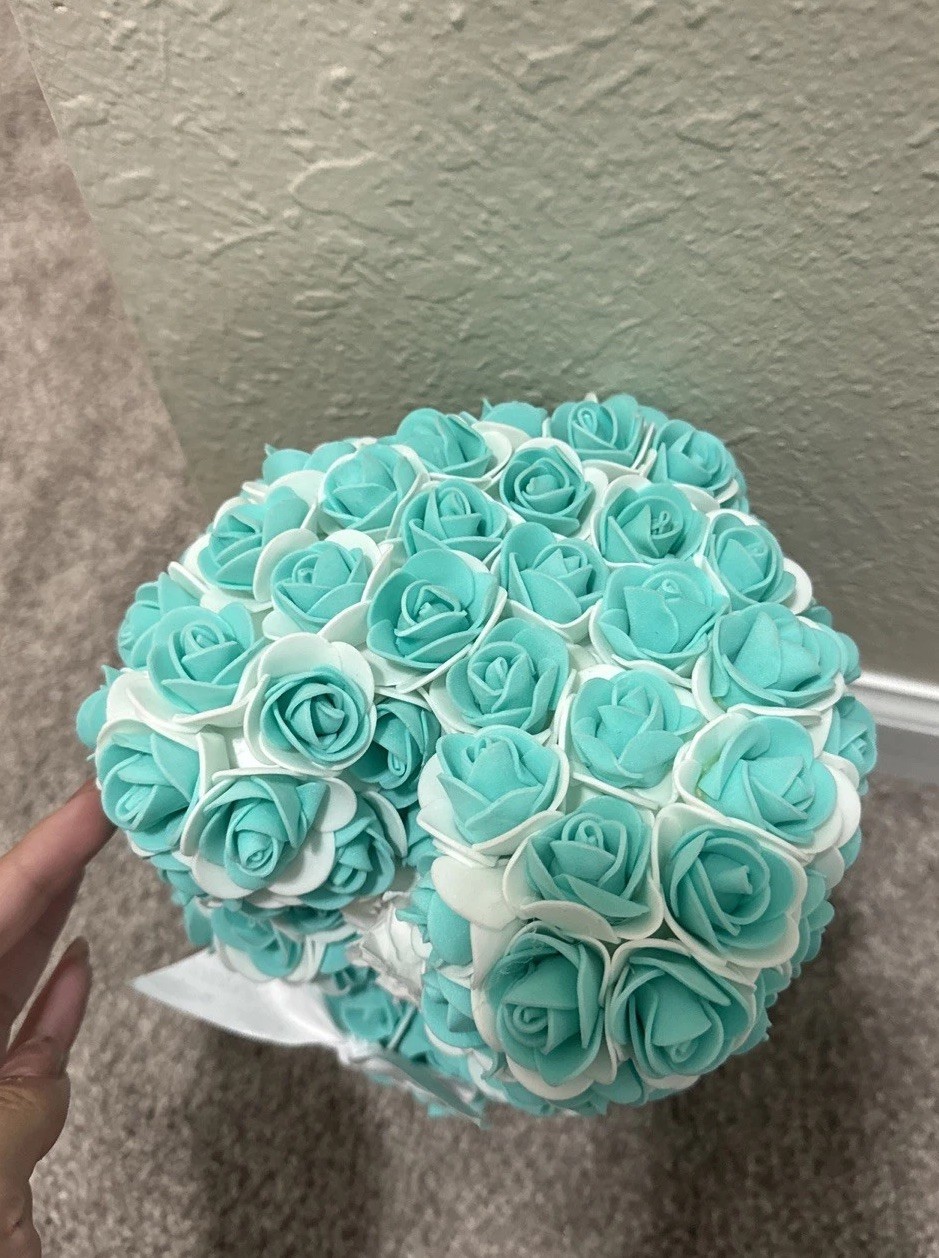 Grand Fleurs Team And White Bear Flower 9 Inches