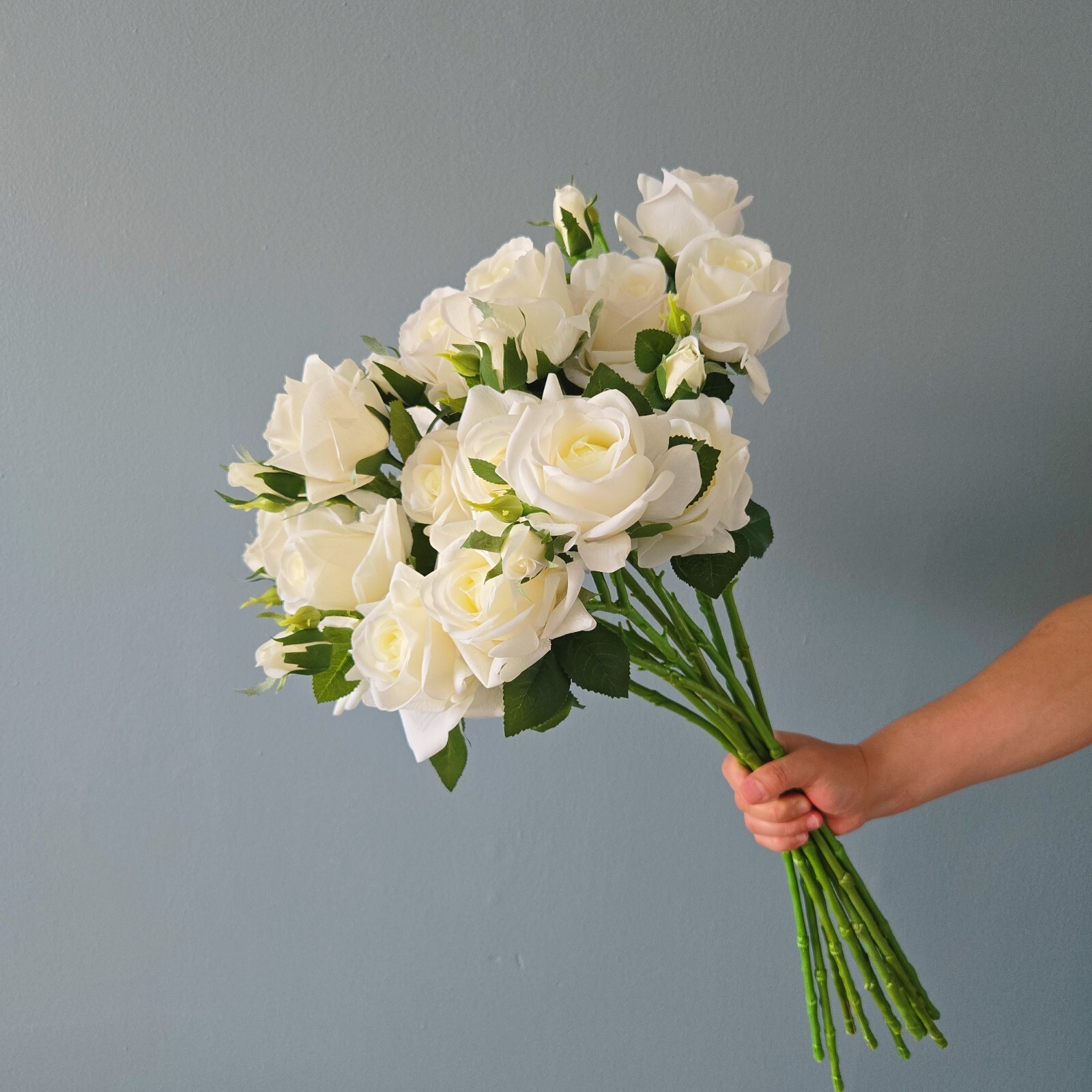 10pcs Artificial 3-Head Roses – Each Stem Features 2 Full Blooms and 1 Bud.Gift