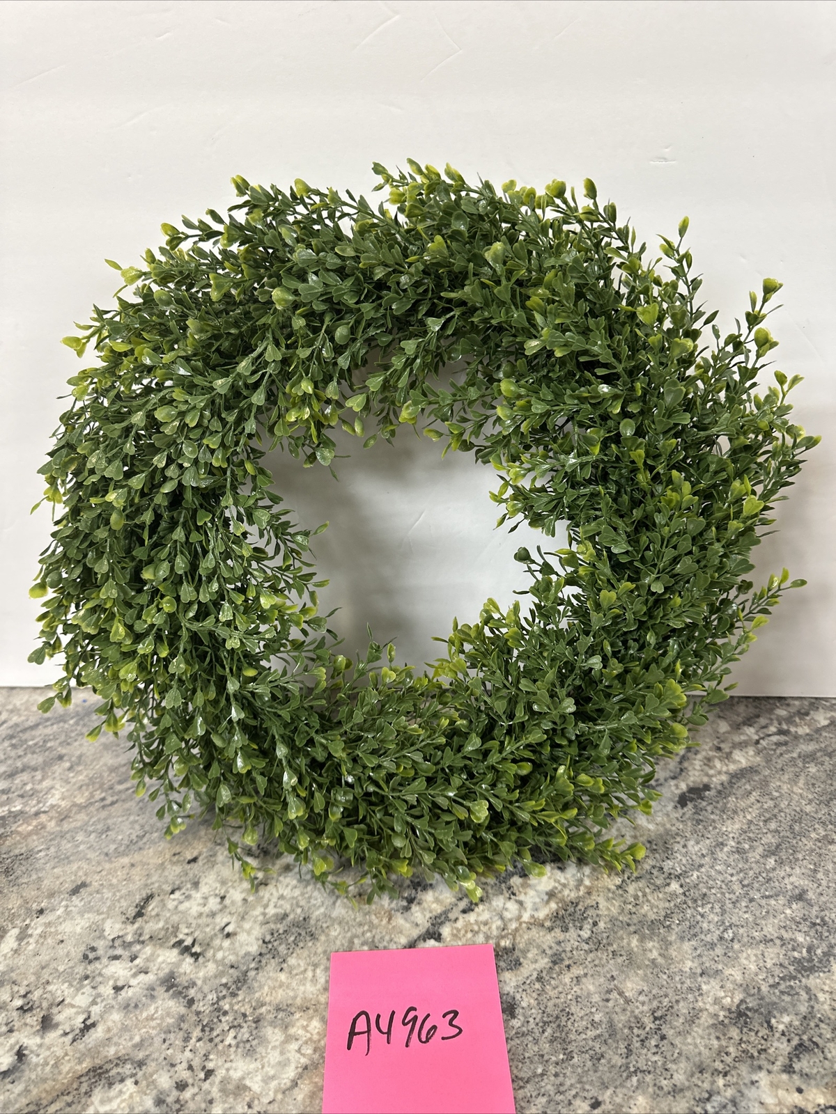 English Gardens Indoor/Outdoor 18” Boxwood Wreath New