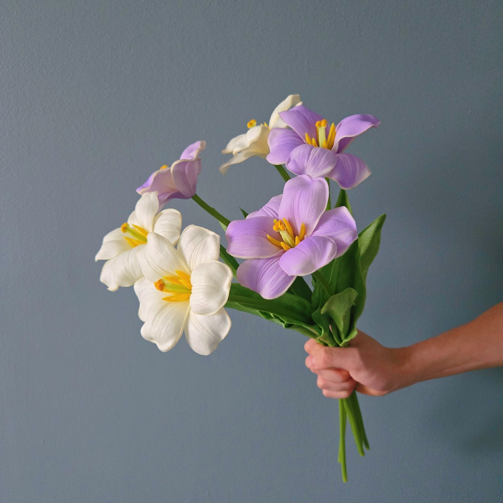 6PCS artificial fully bloomed tulips in pink, purple, and white for home décor.