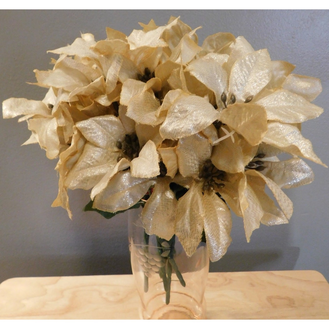 Ashland 9″Gold Sparkle Poinsettia Flower Picks Set of 10. New With Tags