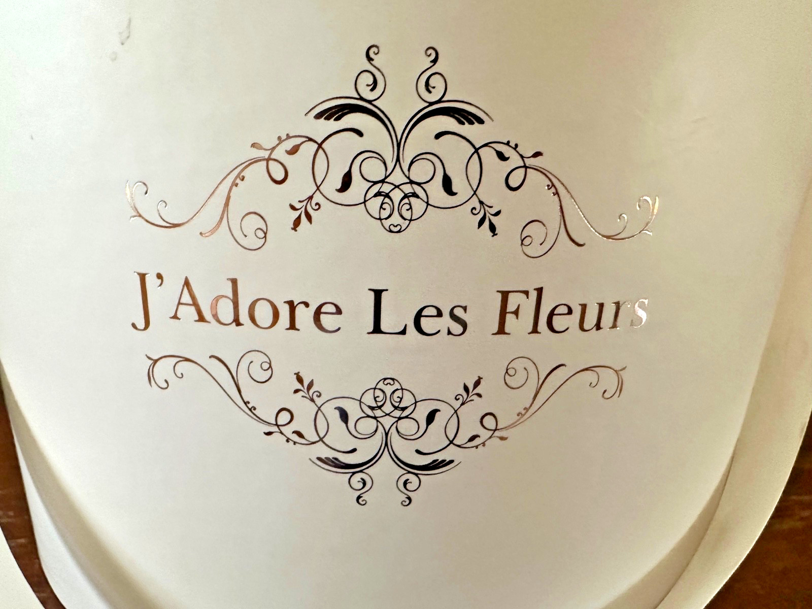“J’adore Les Fleurs” Premium Quality Round Floral Flower Gift Box w/ Lid White