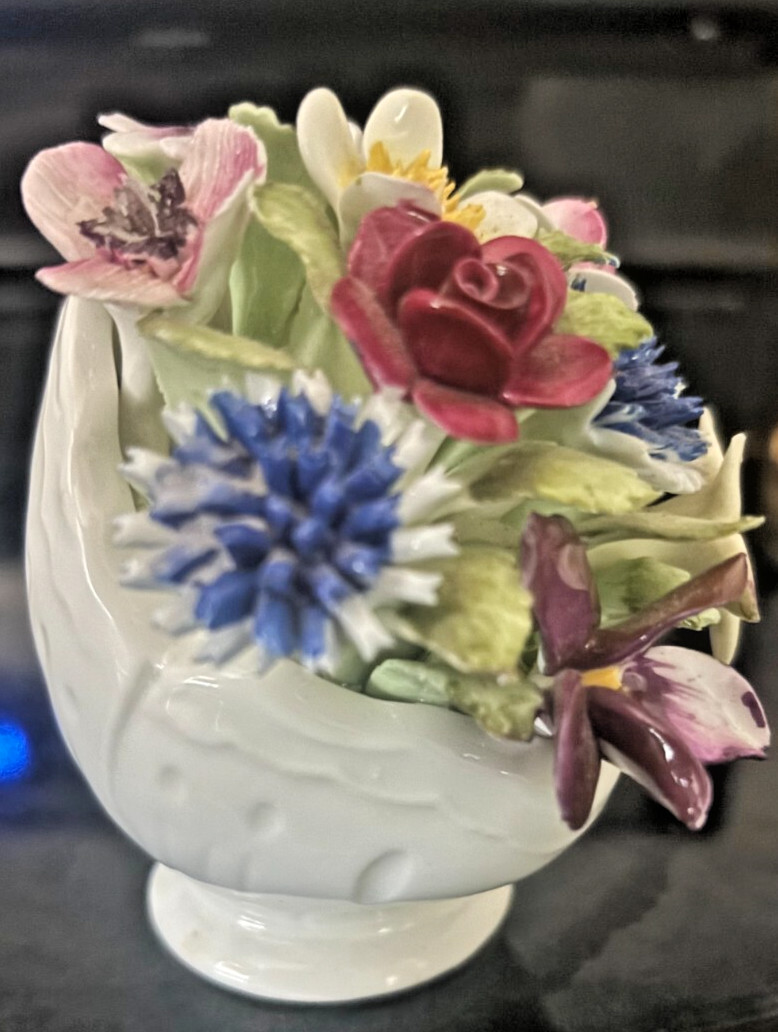 Royal Doulton England Bone China Footed Bowl Bouquet Roses Carnations