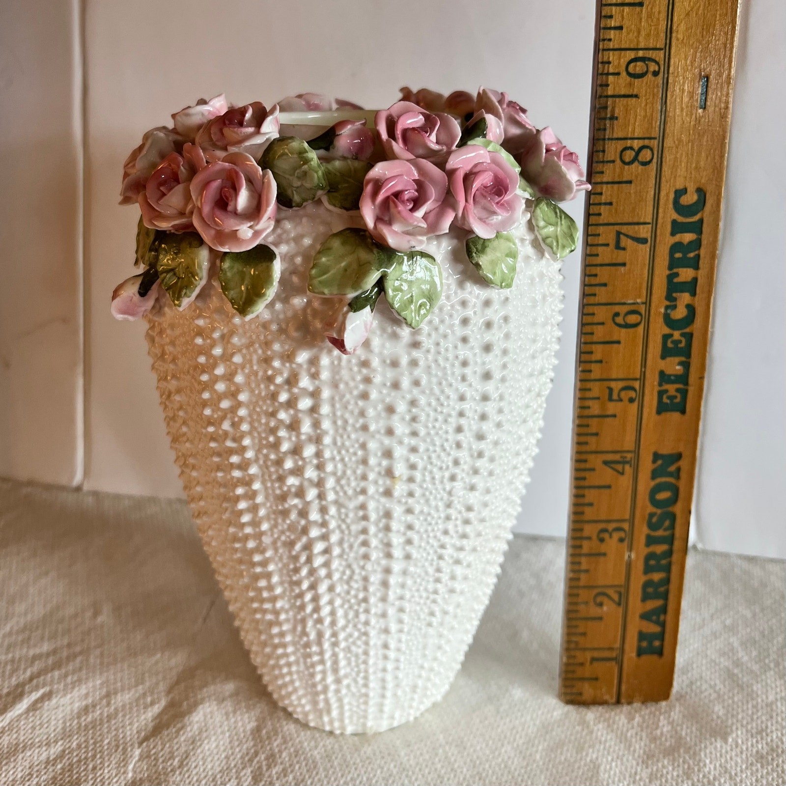 Vtg Jolie Fleurs Bone China Vase By Seymour Mann Sculptured Pink Roses 8-1/2″ T
