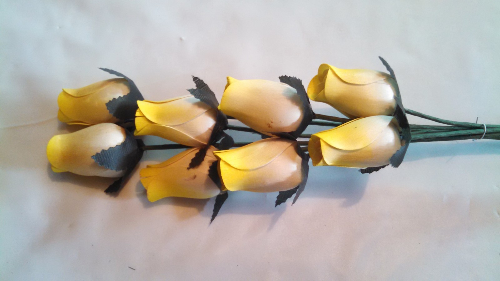 Small Bud Wood Roses – (Various Yellow & Green Colors)