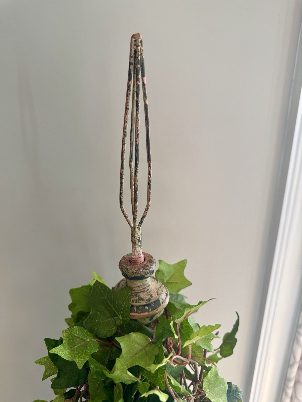 38″ Faux Ivy Topiary – Iron Frame Wire Finial – Rustic Terracotta Pot $150 NEW
