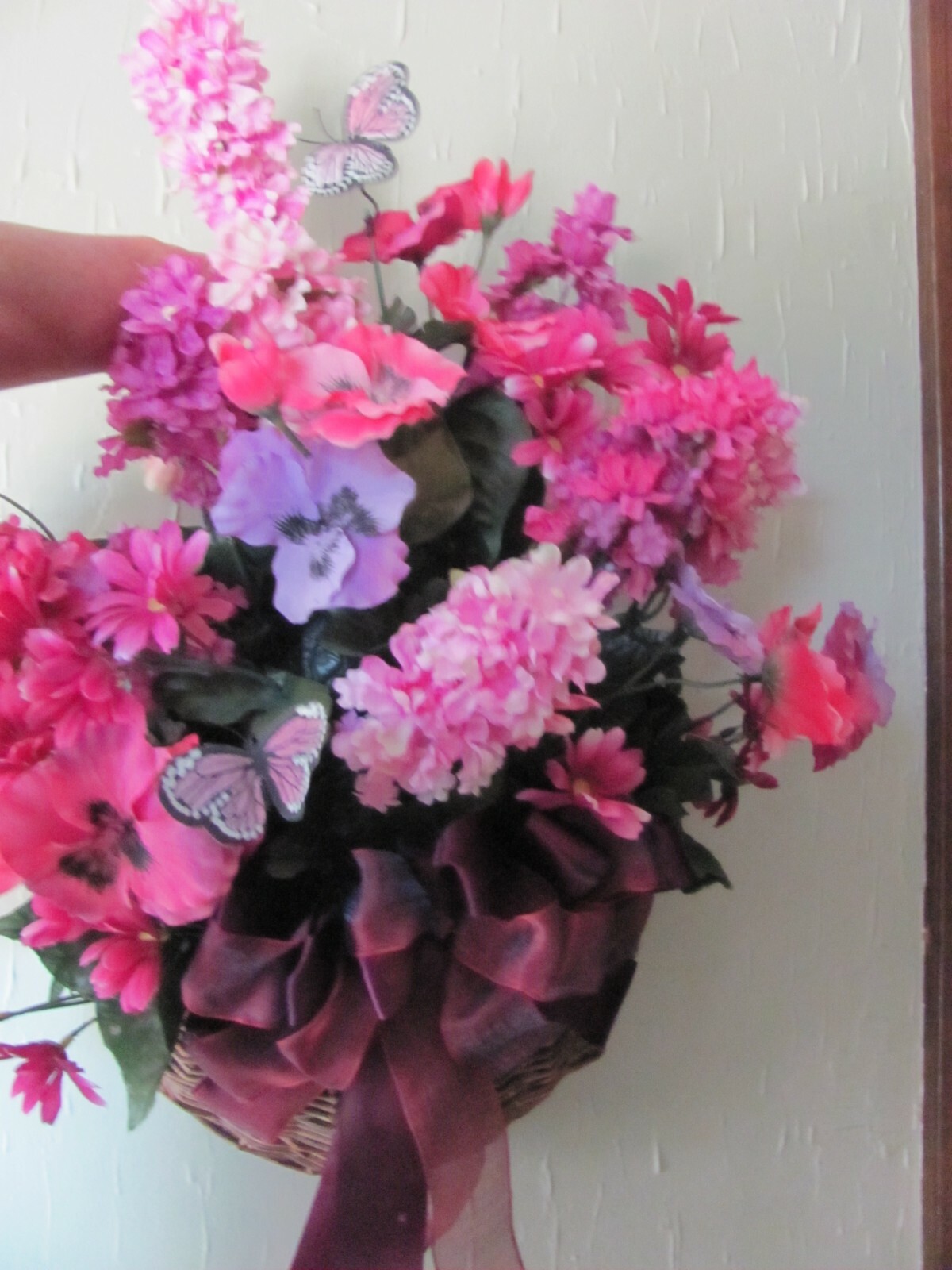 PINK SILK FLORAL ARRANGEMENT WALL / DOOR HANGING BASKET w/RIBBON BUTTERFLY