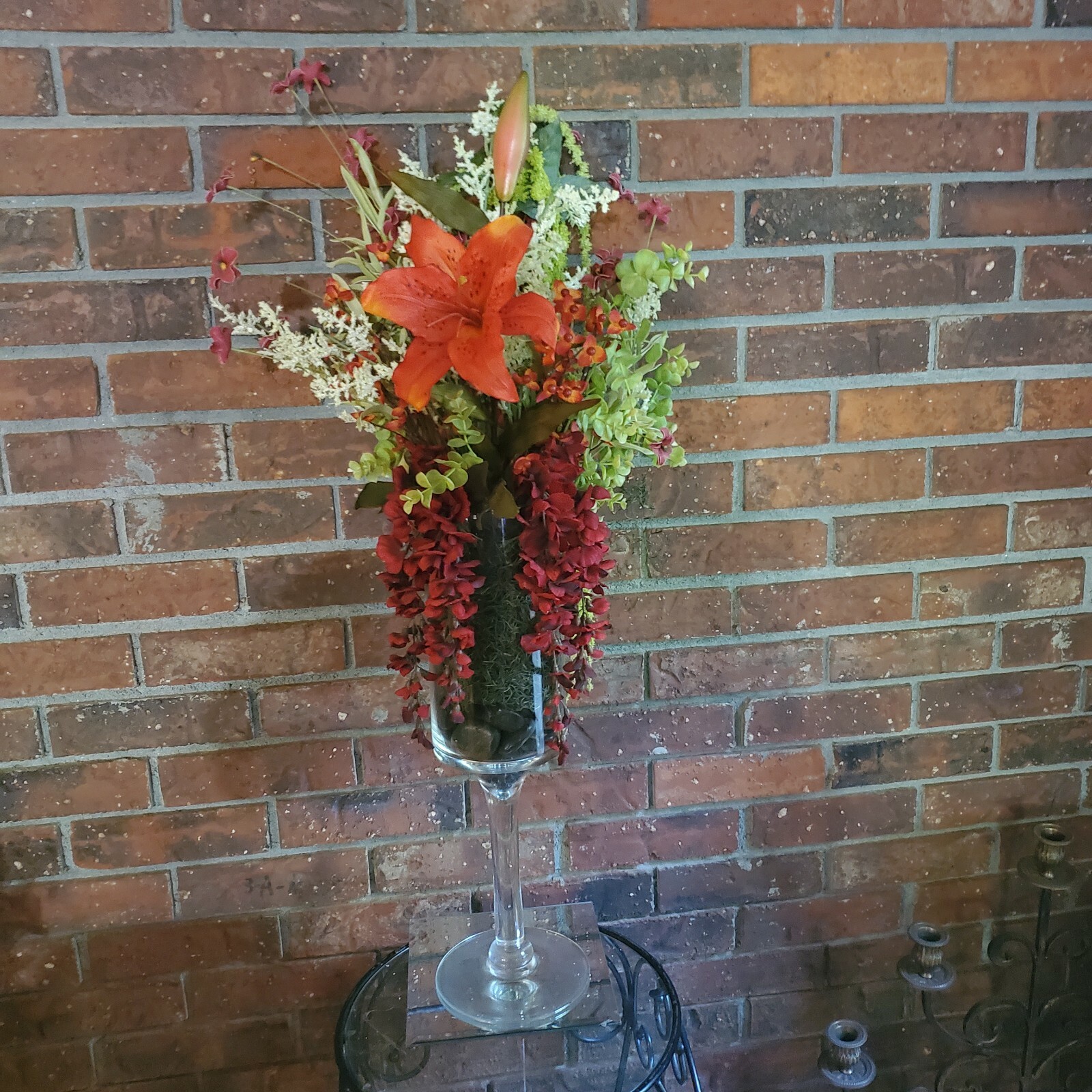 BEAUTIFUL VASE OF ARTIFICIAL FLOWERS 32″ TALL in 19″ VASE