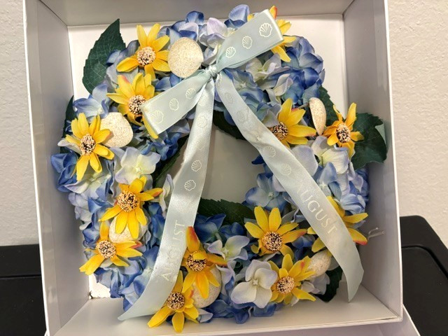 REDUCED! Danbury Mint 11″ AUGUST Willabee & Ward Wreath of Month Sea Shells!