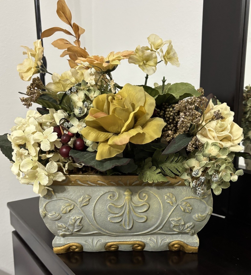 Floral Arrangement – ​​Perfect for decoration
