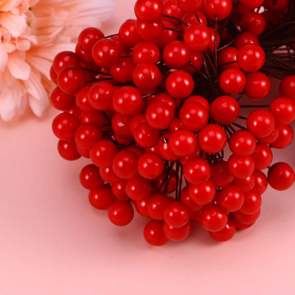 400Pcs Stimulation Berries Red for Holiday Arrangements and Wreaths