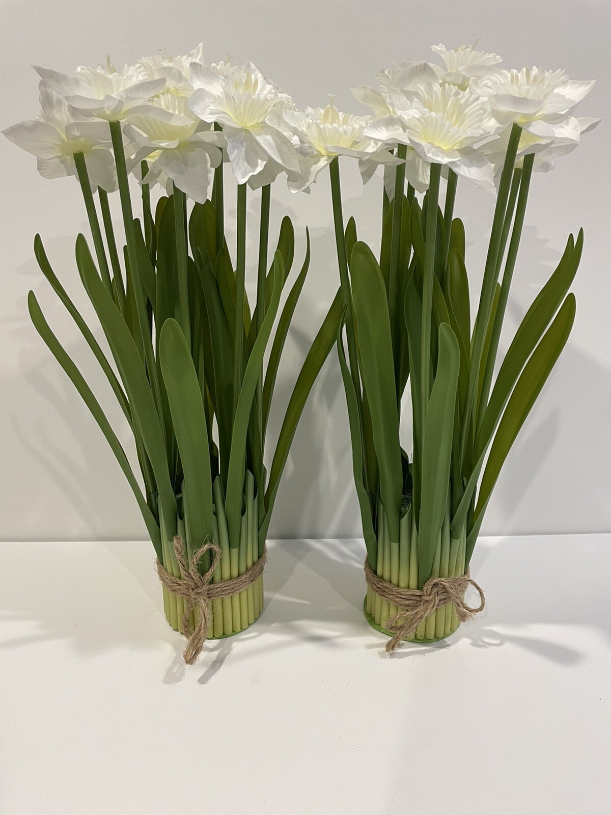 Valerie Parr Hill Daffodil Bundles – Large 15” White Set of 2 NEW