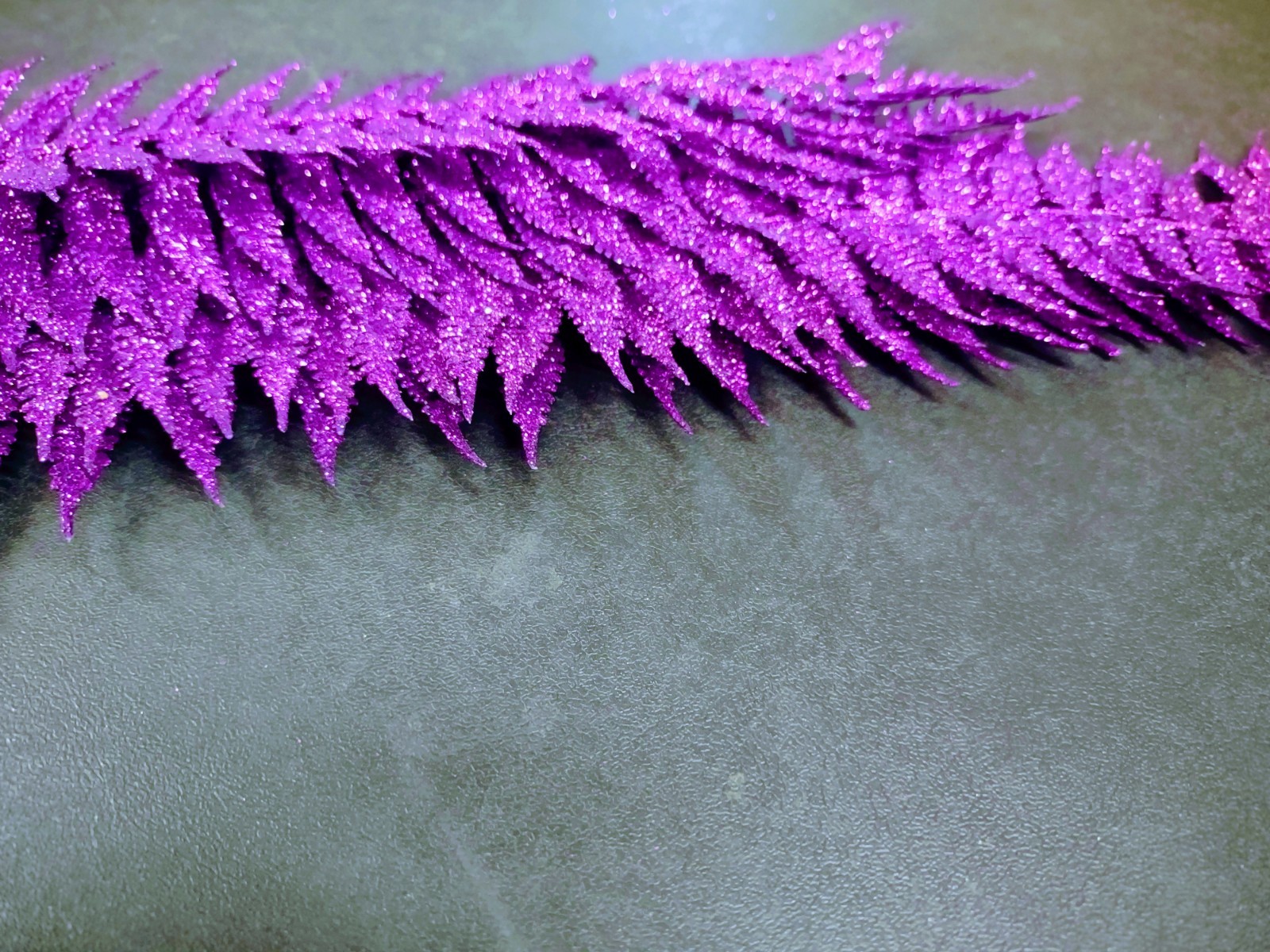 6 Pieces Amethyst Purple Glittered Retro Plastic Forrest Fern, 2 Sizes 15″ & 24″
