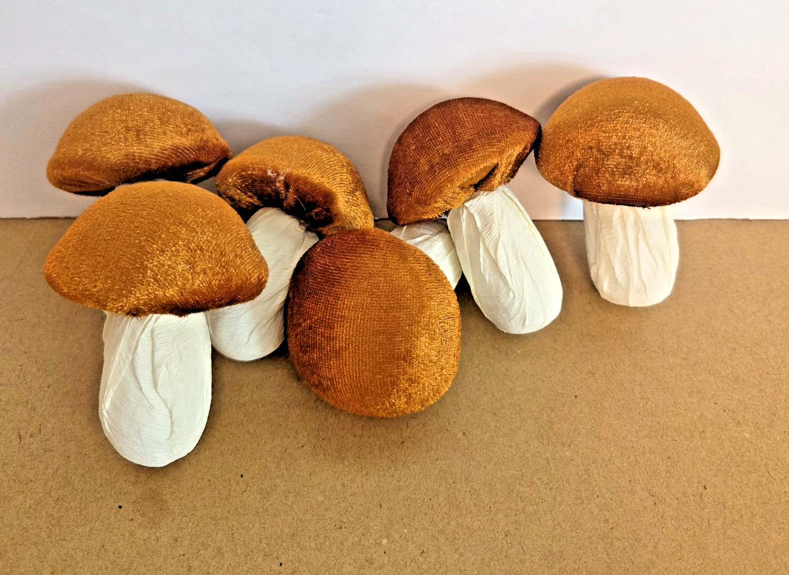 Decorative Mushrooms Raffia Bottom Plush Top Brown Burgundy Blue Lot 18