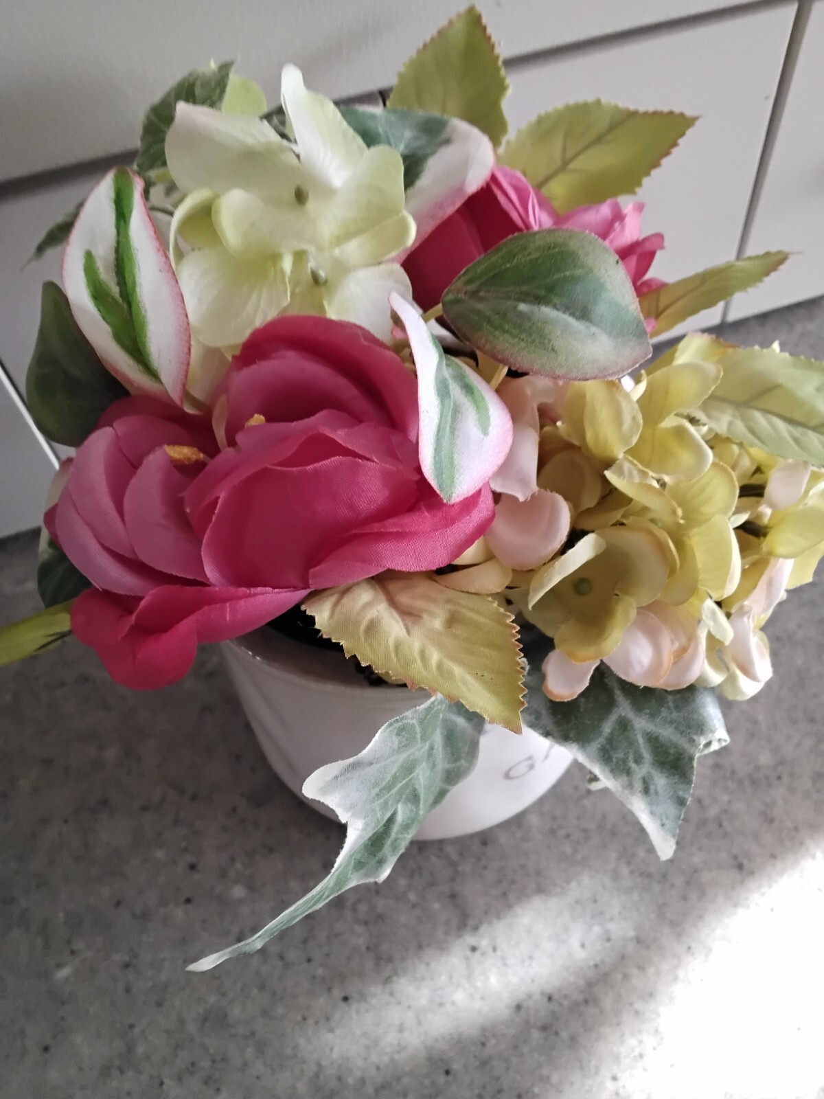 Artificial Roses and Hydrangeas in White Ceramic Pot Floral Centrepiece/Accent