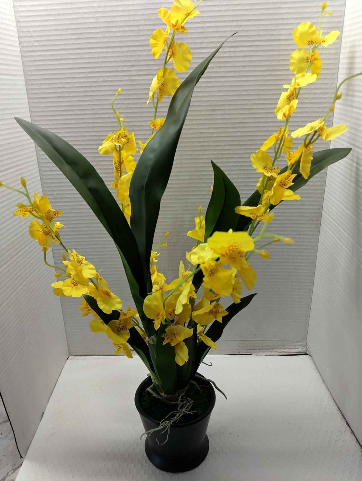 Artificial oncidium ‘dancing orchid’ plant