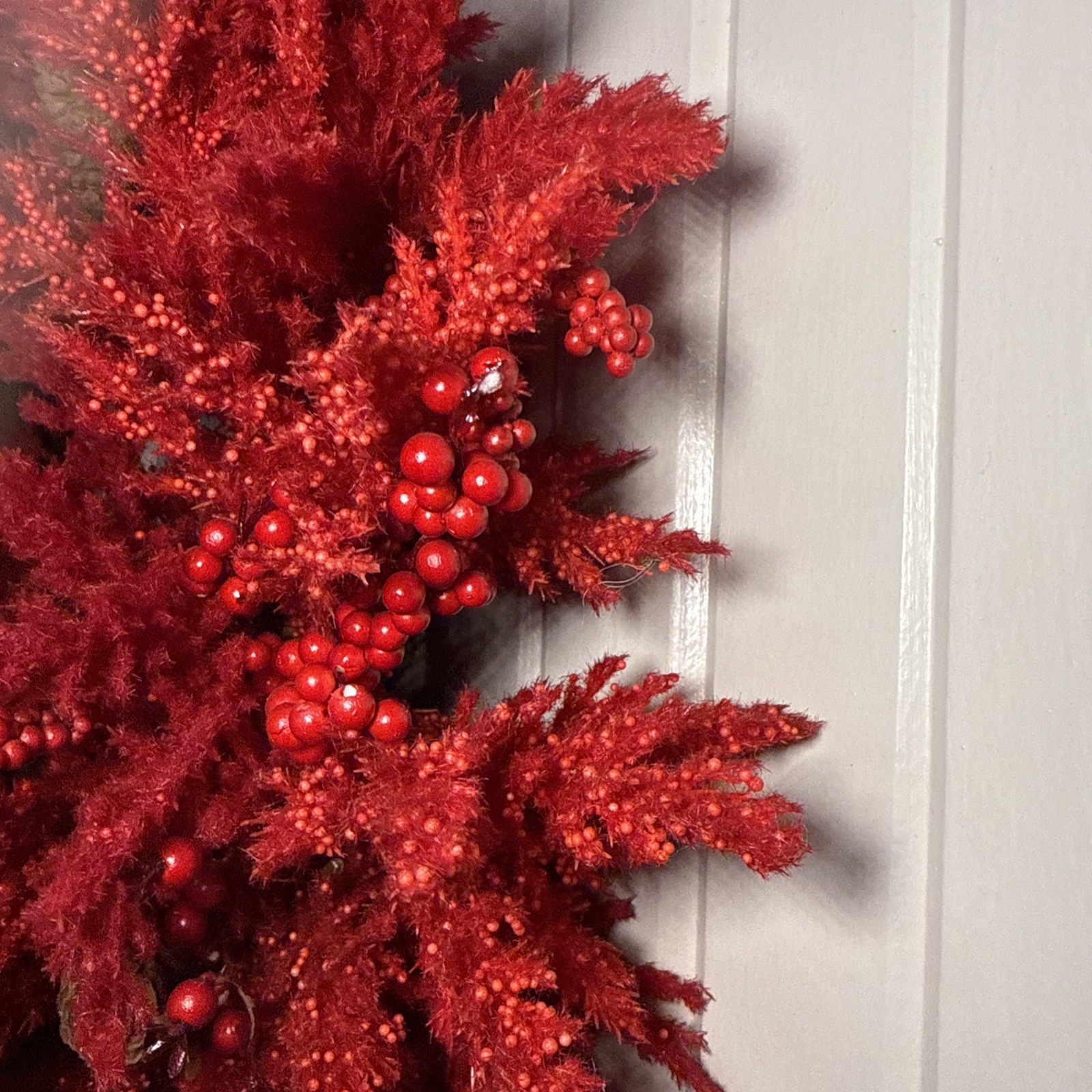 Beautiful Fluffy Red Christmas Wreath Berries Pinecones 27”