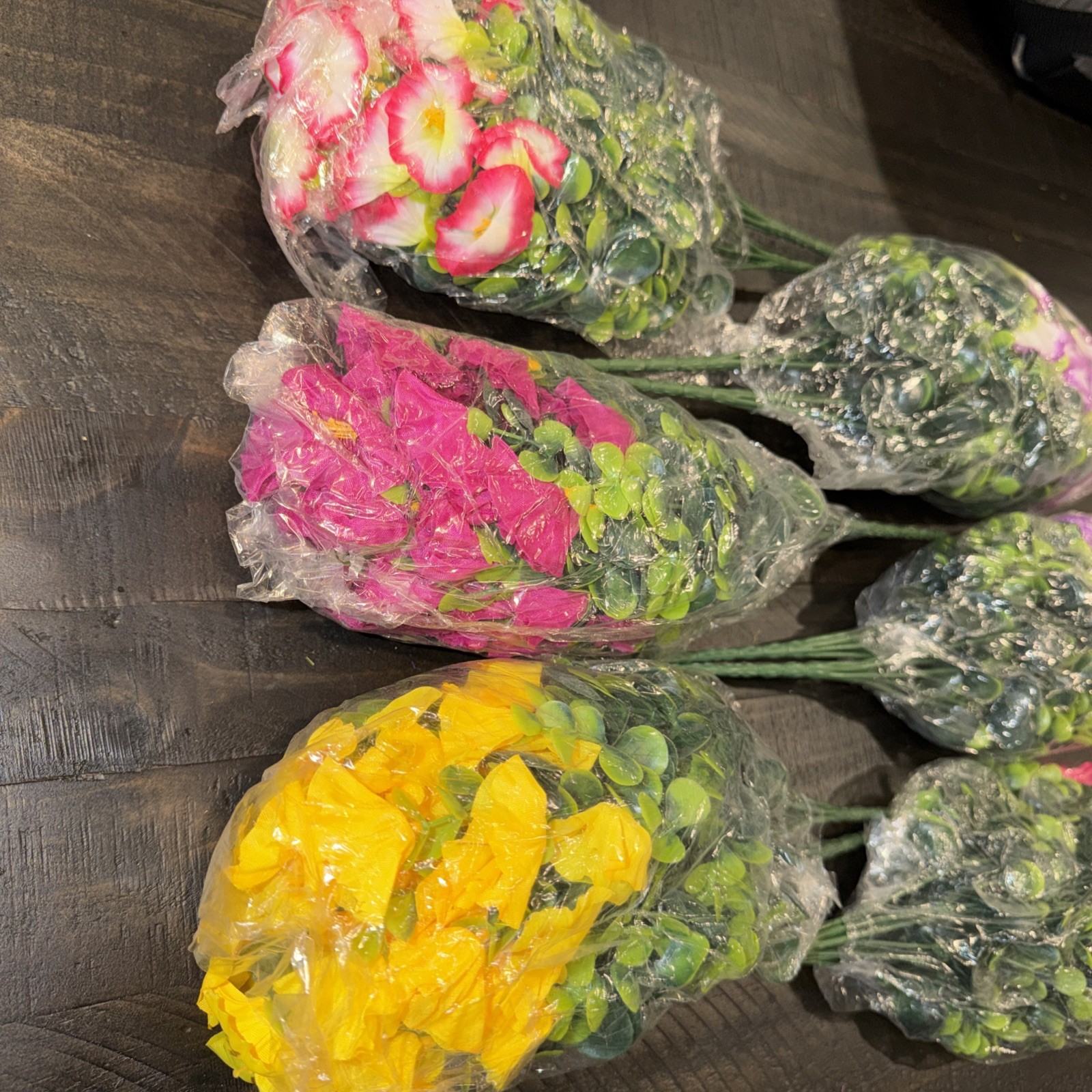 Bulk Lot 12 Lnoicy Floral Bouquets – New, Artificial Flowers Outdoor Decorations