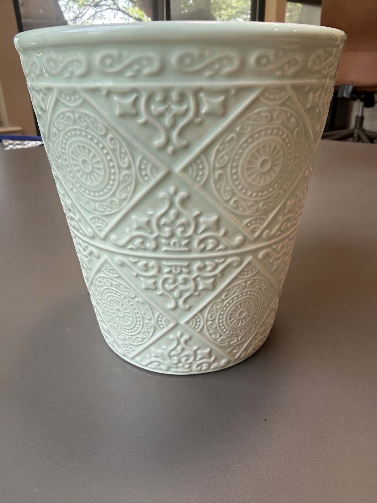 Lt. Green Floral Relief Pattern Ceramic Vase, Plant Pot or Utensil Holder 5.5″