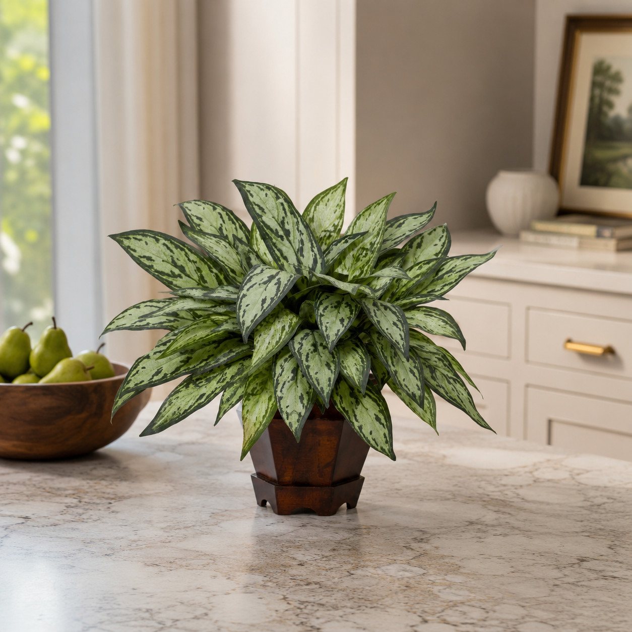 Triple Silver Queen w/Hexagon Vase