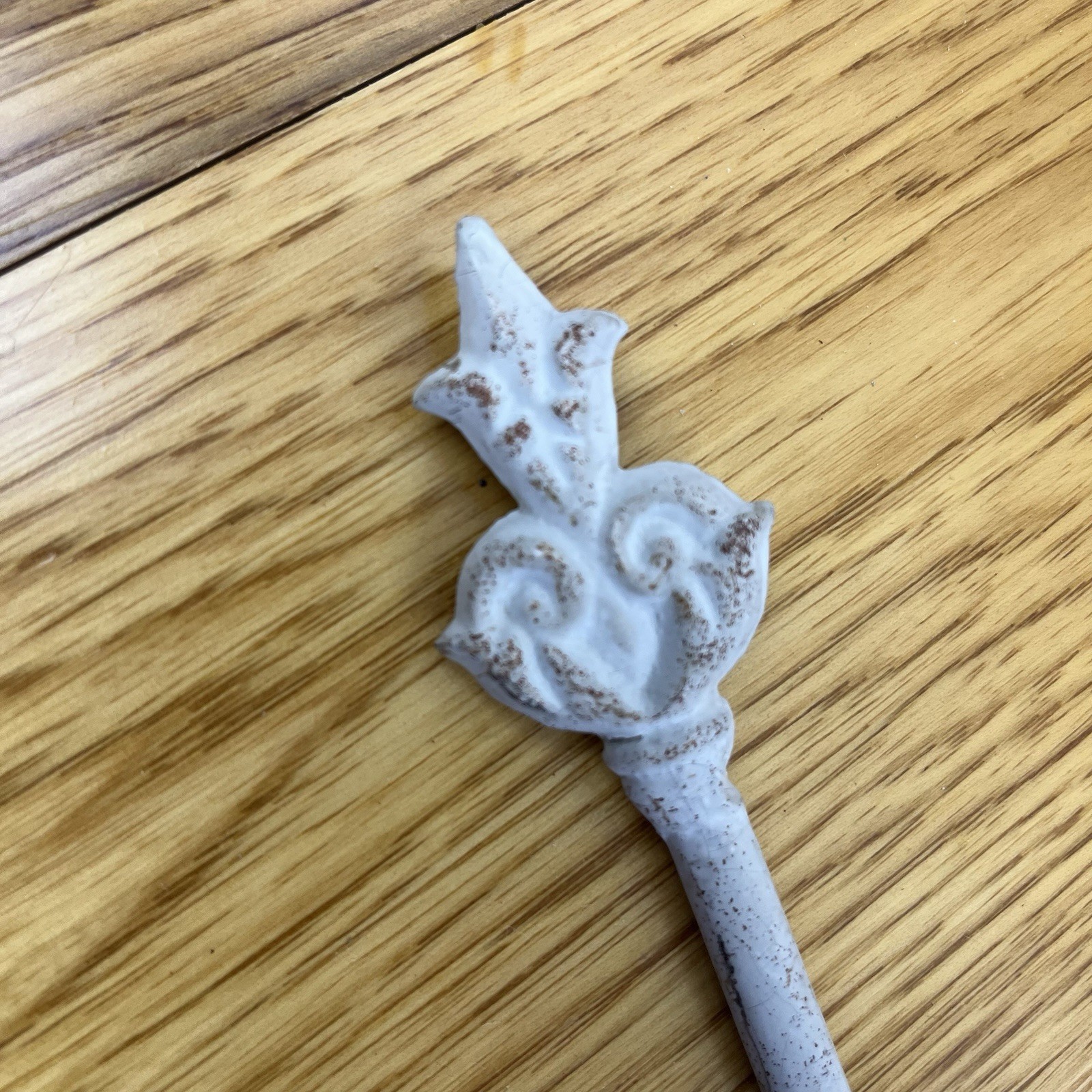 Vintage~Wreath Floor Stand~30″~White Distressed Cast Iron~2 Piece~Fleur-de-lis