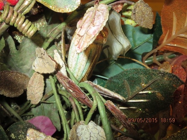 LOT OF QUALITY HOLIDAY FLOWERS & BERRIES–20″ LONG—#R11-7
