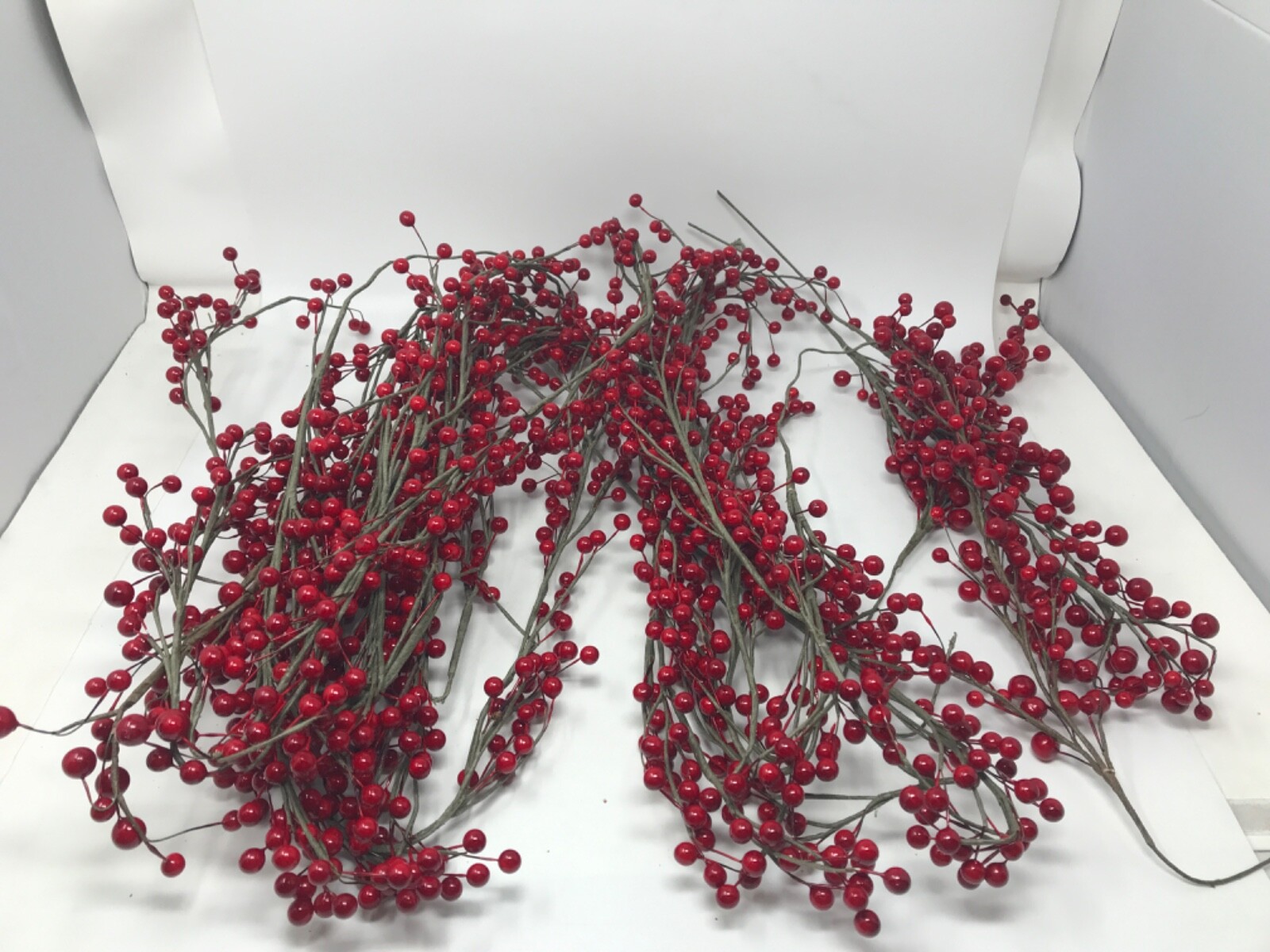 Allstate Pip Berry Garland Red Full Size Beautiful Plastic Christmas Decoration