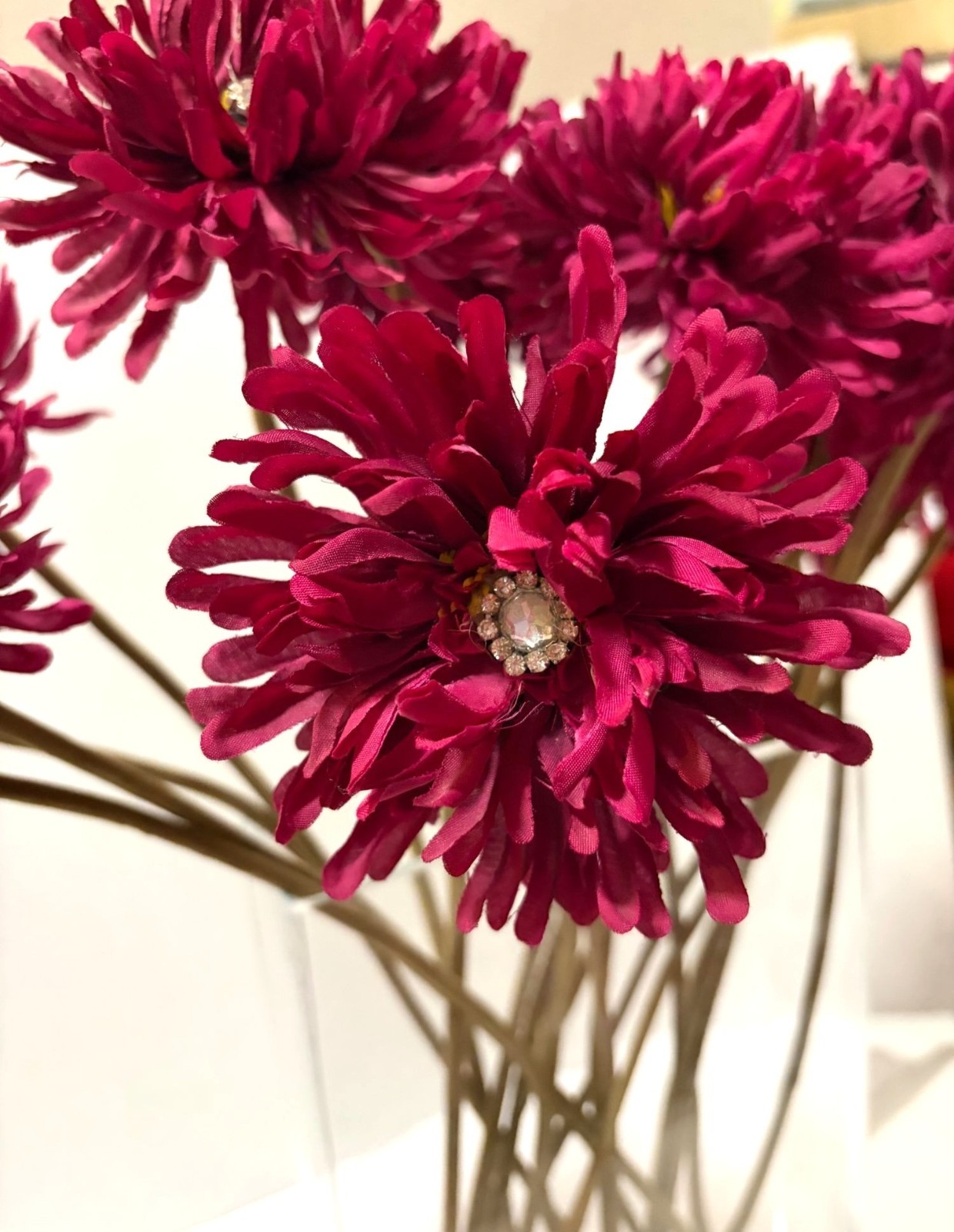 Artificial Pink Daisy Arrangement W/ Filler In Clear Glass Vase 16″Hx8″Lx2.5″W