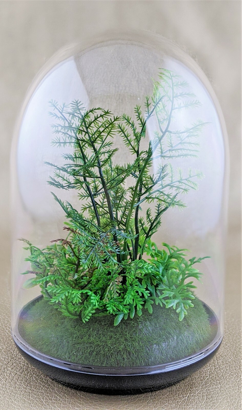 R29 Invandig Artificial terrarium 6 ” clear dome w artificial greenery decor