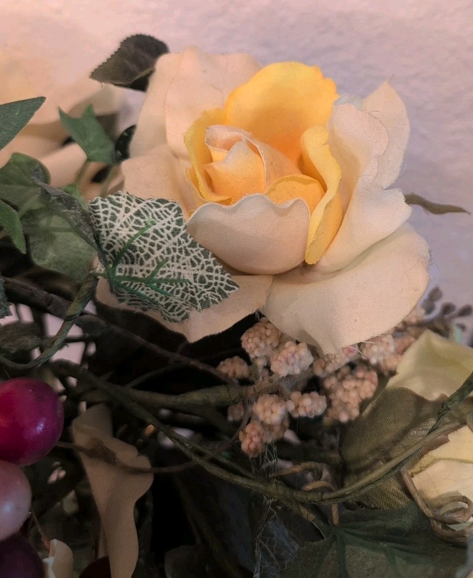 Vtg Artificial Rose & Ivy Vine Flower Arrangement/Brass Toned Metal Stand 20×10