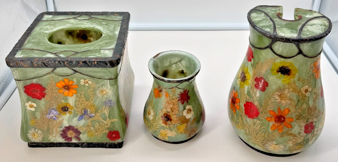 Vintage India Ink Pressed Flower Green Resin Fresh Fields Bathroom Set Wallpaper