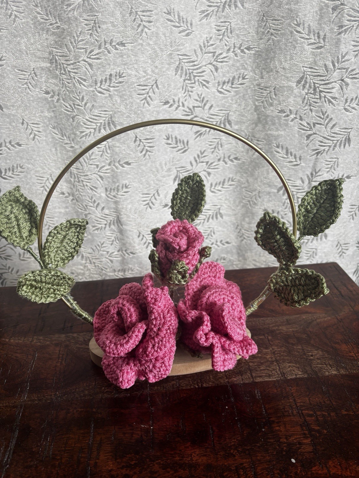 Handmade Yarn Rose Flower Arrangement Red Yellow Pink Roses in Decorative Hoop